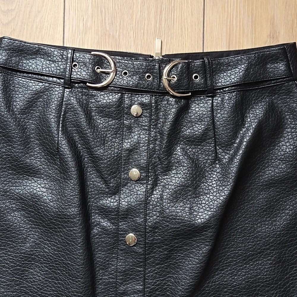 NWOT BRUNETTE THE LABEL FAUX LEATHER A-LINE SKIRT Size S/M - Picture 3 of 9